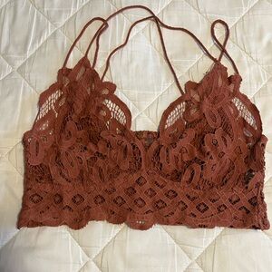 40% Nylon, 60% Cotton
Lining: 95% Viscose 5% Spandex, hand wash cold